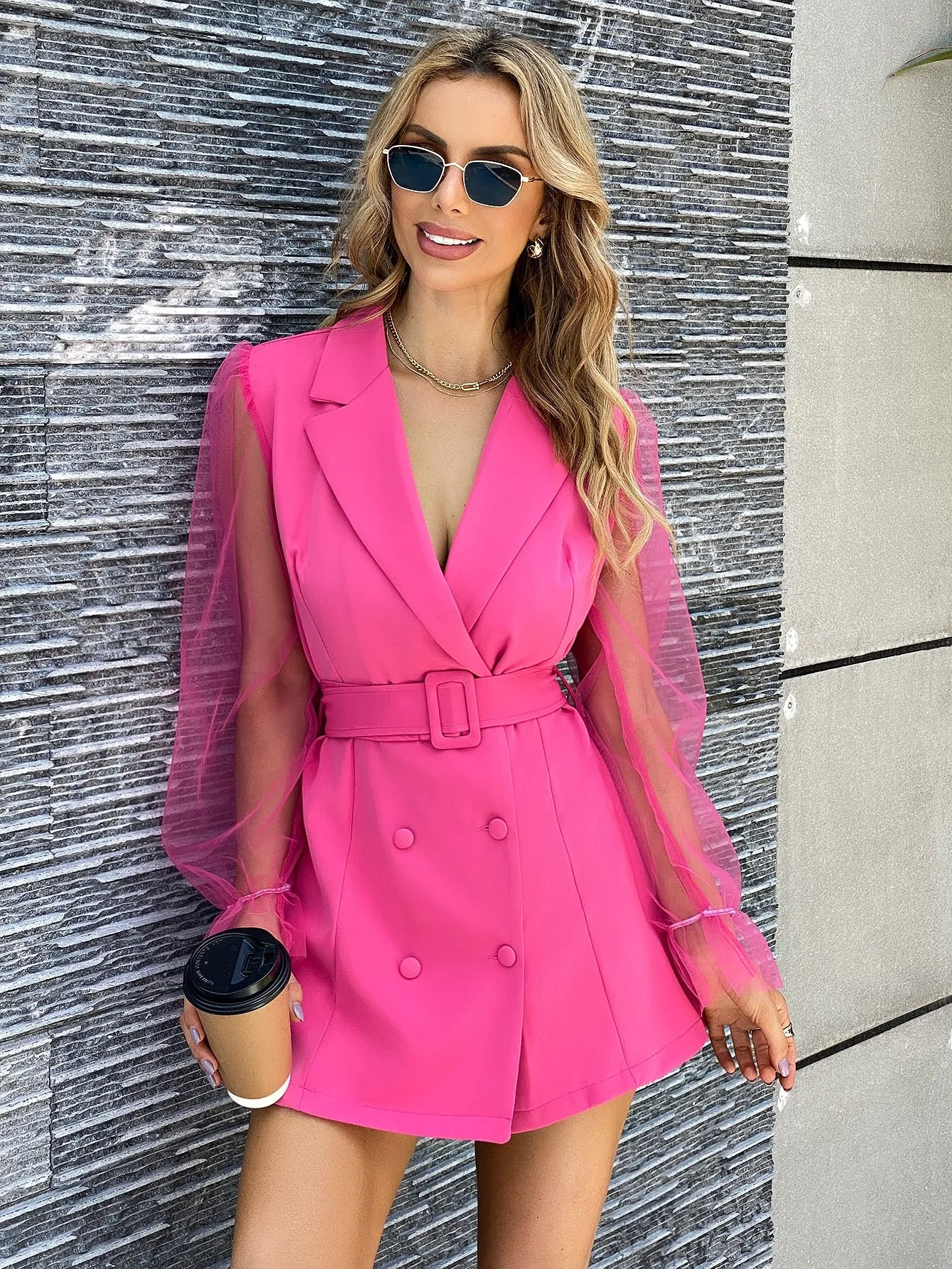 Cherry Vibes: Vestido Blazer de Manga con Malla en