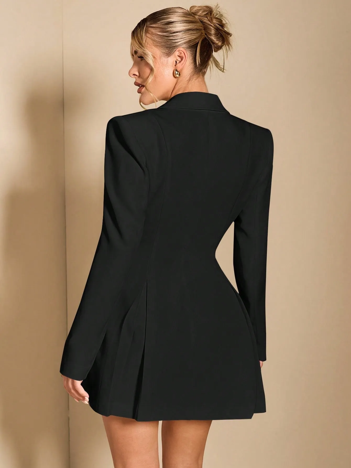 Cherry Vibes: Vestido Minimalista y Blazer para Mujeres