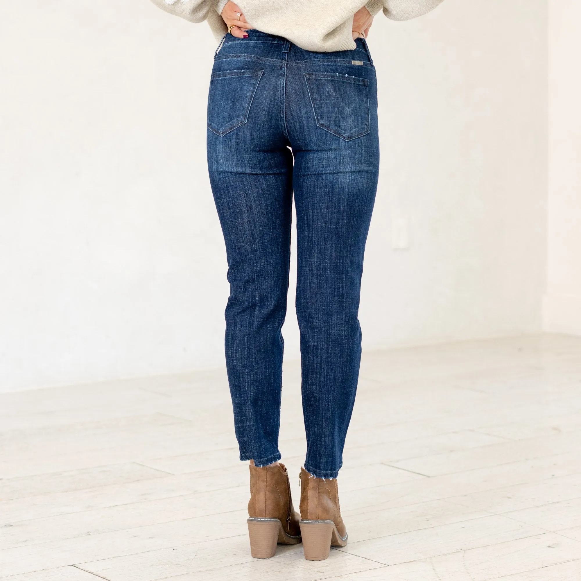 Delvey Mid Rise Boyfriend Jeans