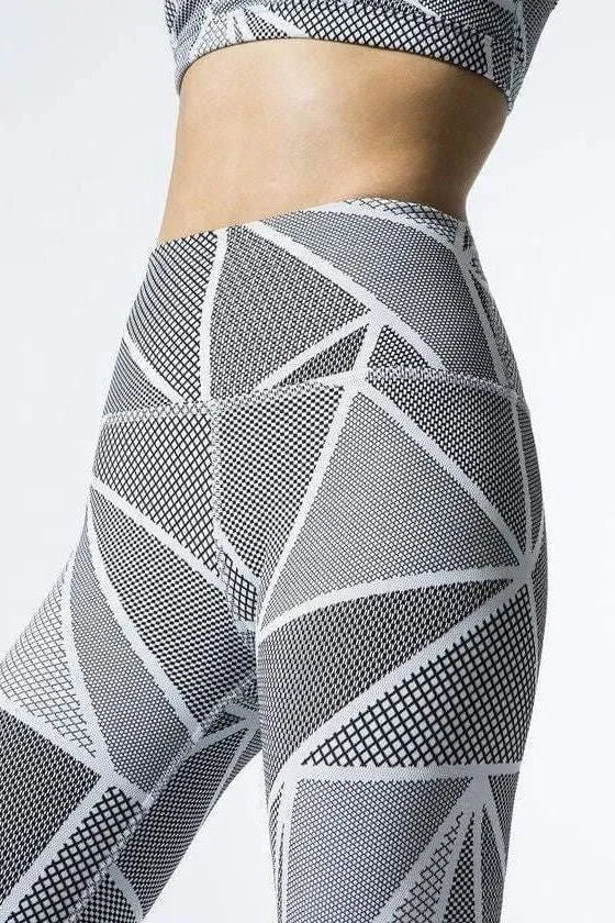Gray Geometric Patterns Yoga Set