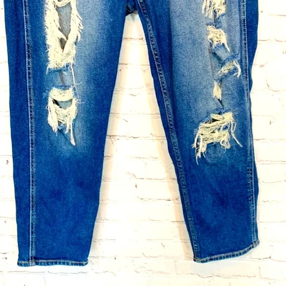 Hollister Low Rise Boyfriend Jeans Distressed