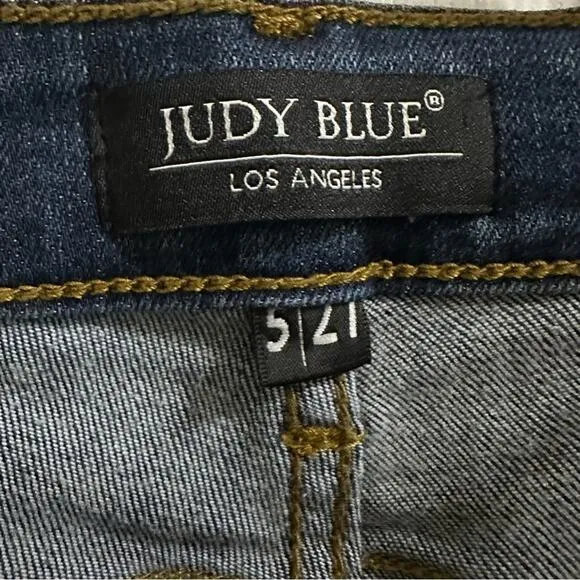 JUDY BLUE Los Angeles Relaxed Fit Distressed Women’s Jeans size 5 / 27 denim