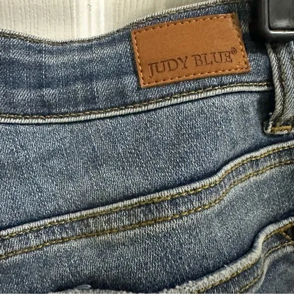 JUDY BLUE Los Angeles Relaxed Fit Distressed Women’s Jeans size 5 / 27 denim