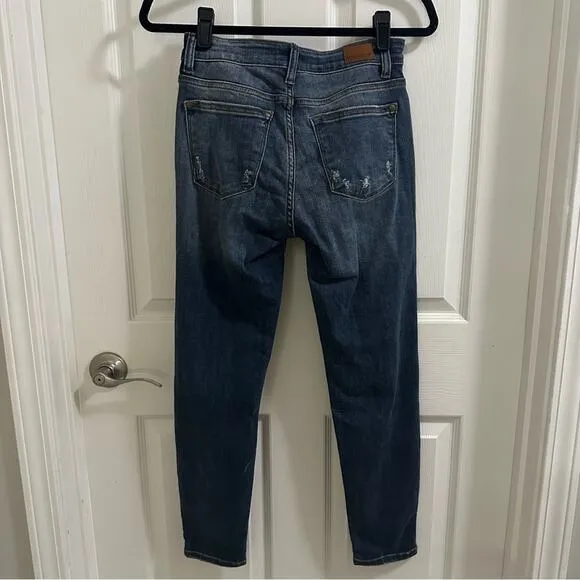JUDY BLUE Los Angeles Relaxed Fit Distressed Women’s Jeans size 5 / 27 denim