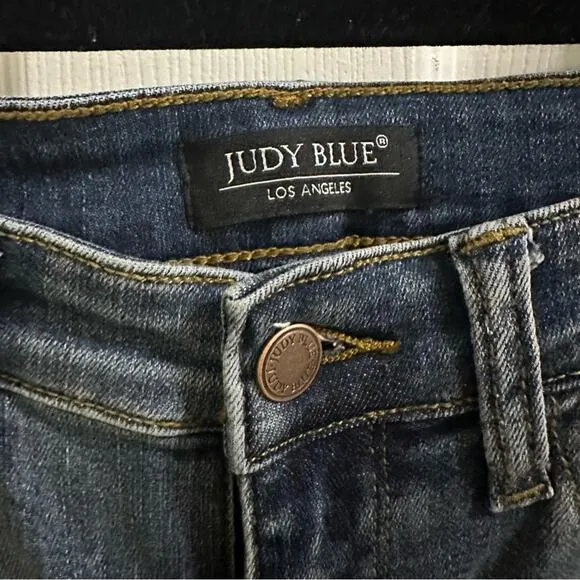 JUDY BLUE Los Angeles Relaxed Fit Distressed Women’s Jeans size 5 / 27 denim