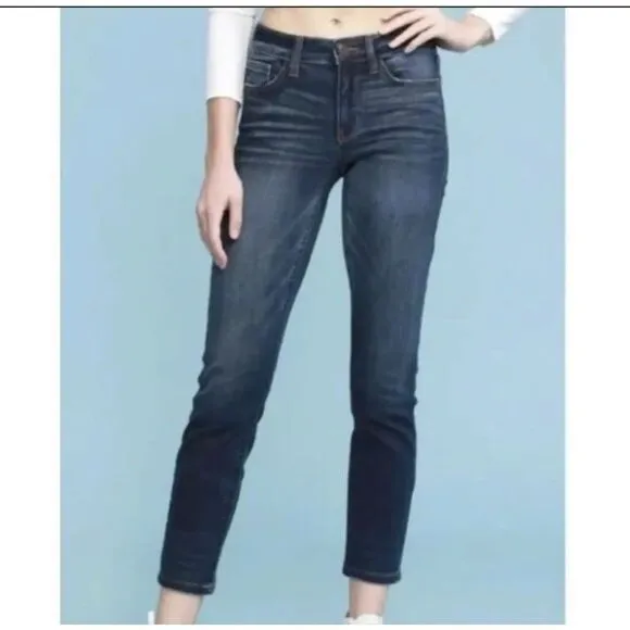 Judy Blue relaxed fit stretchy 13/31 boutique distressed jeans