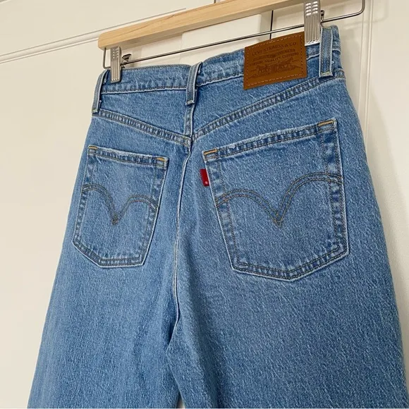 Levi's Ribcage Straight Ankle Jeans