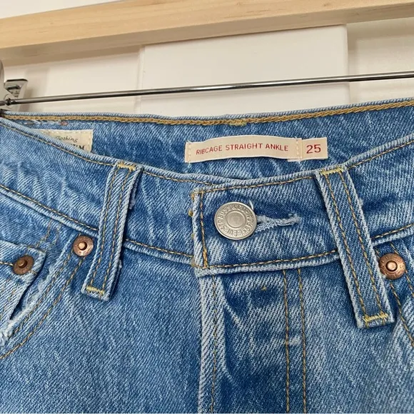 Levi's Ribcage Straight Ankle Jeans