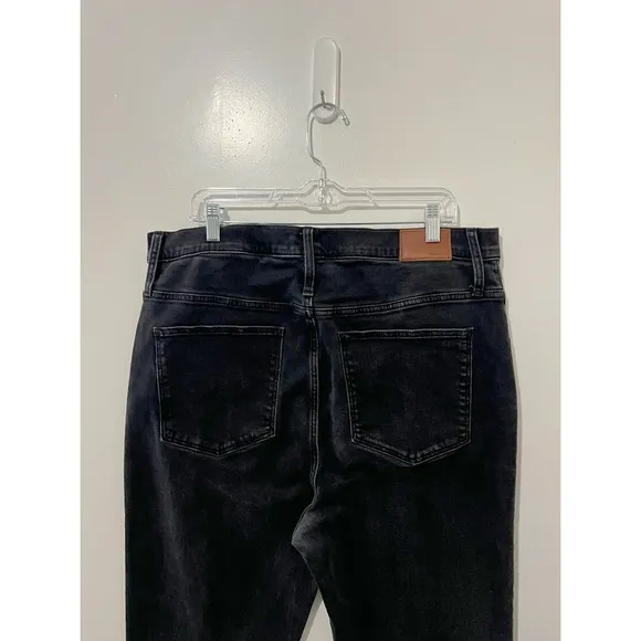 Madewell Faded Black Classic Straight Jeans Size 34