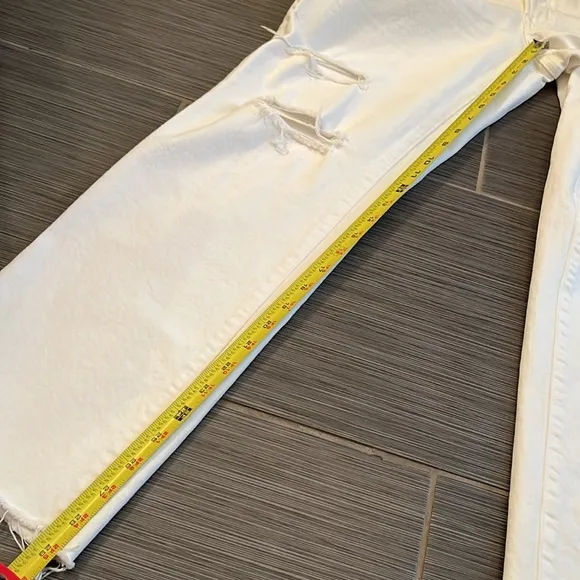 Madewell Women’s White Perfect Vintage Straight Jeans  Sz 27 Distressed Raw Hem