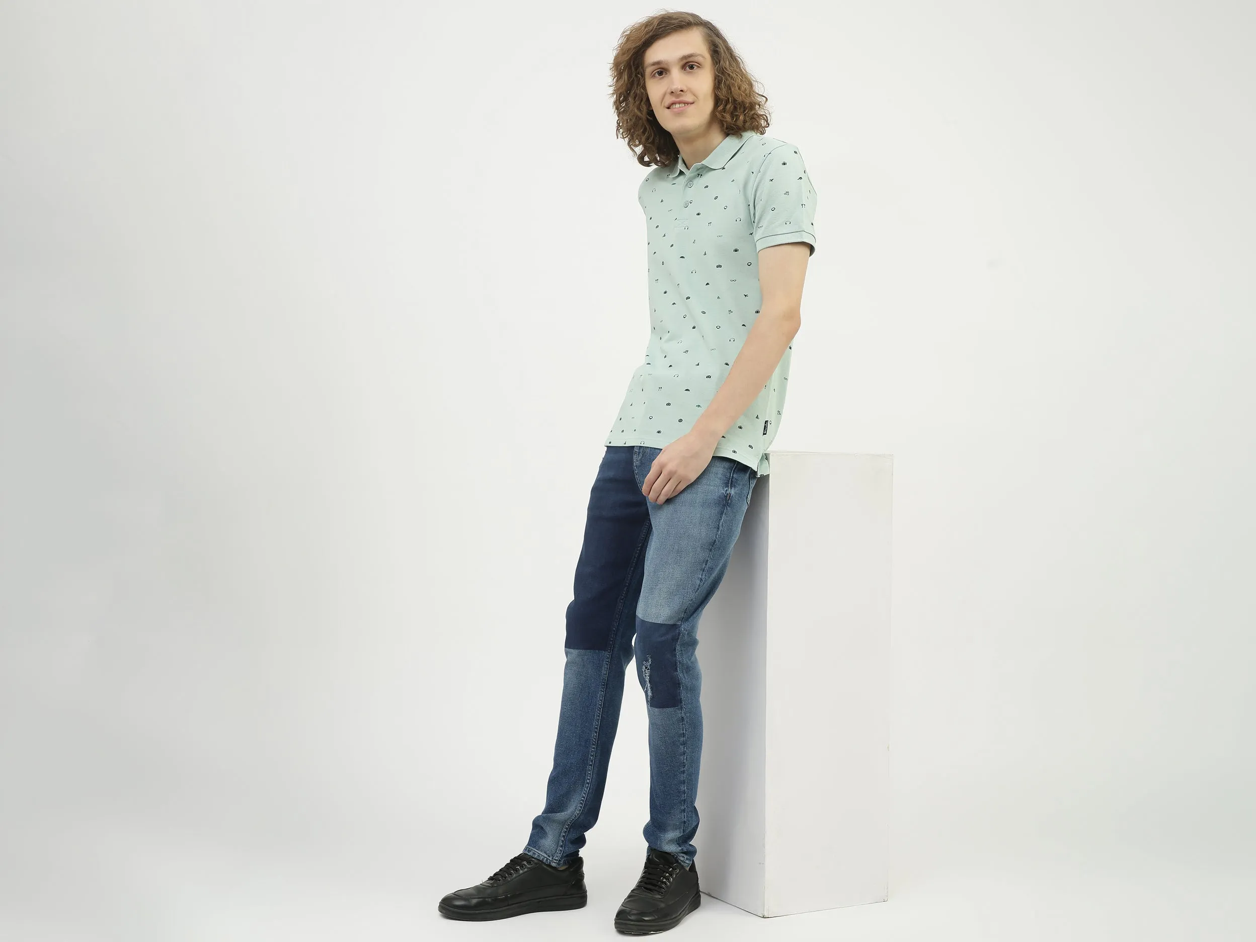 Men Color Blocked Carrot Fit Jeans