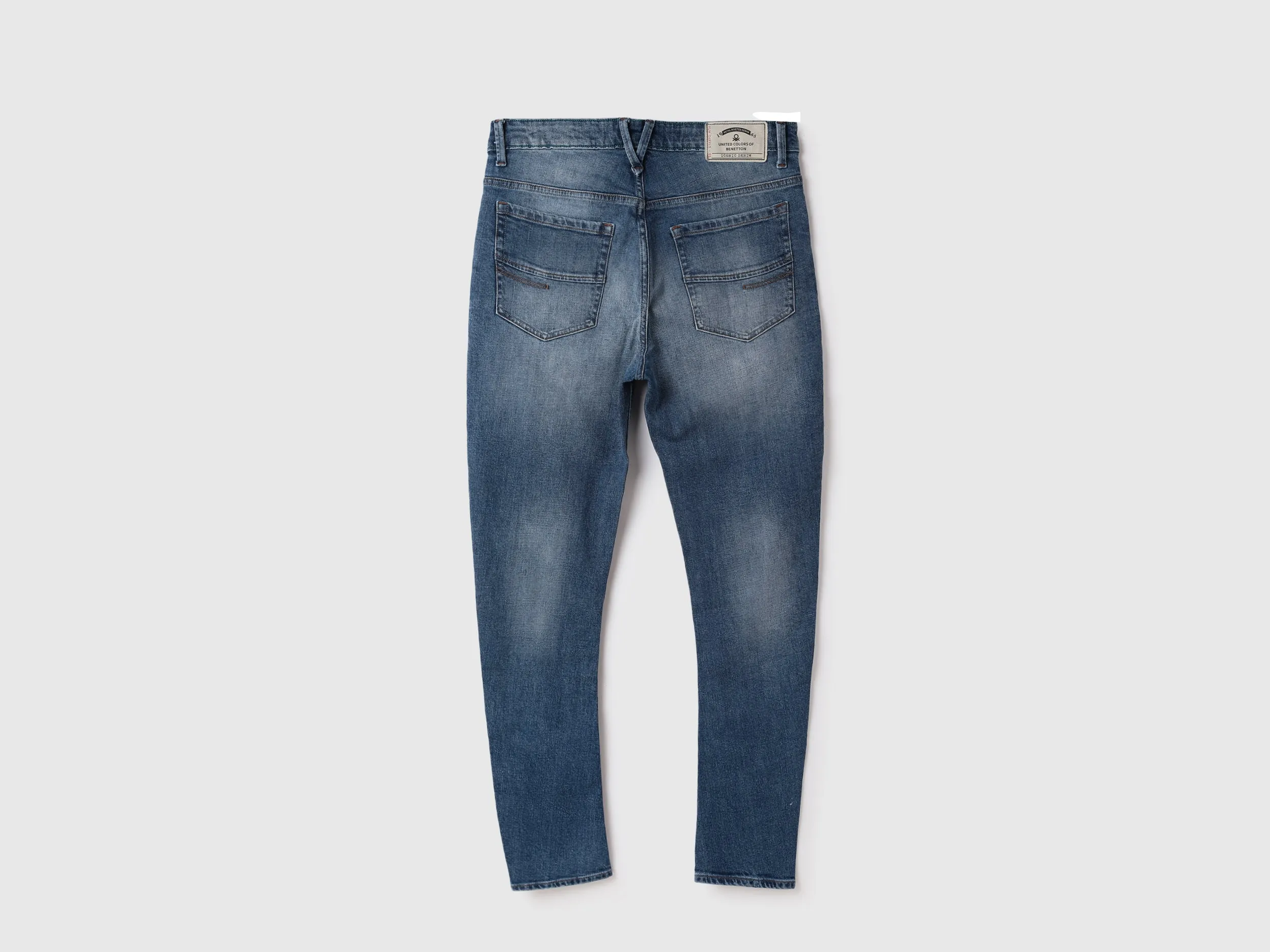 Men Color Blocked Carrot Fit Jeans