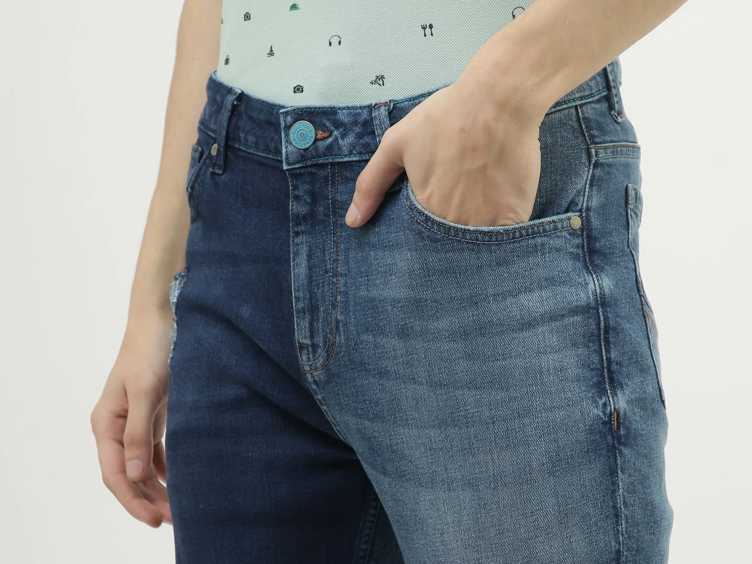 Men Color Blocked Carrot Fit Jeans