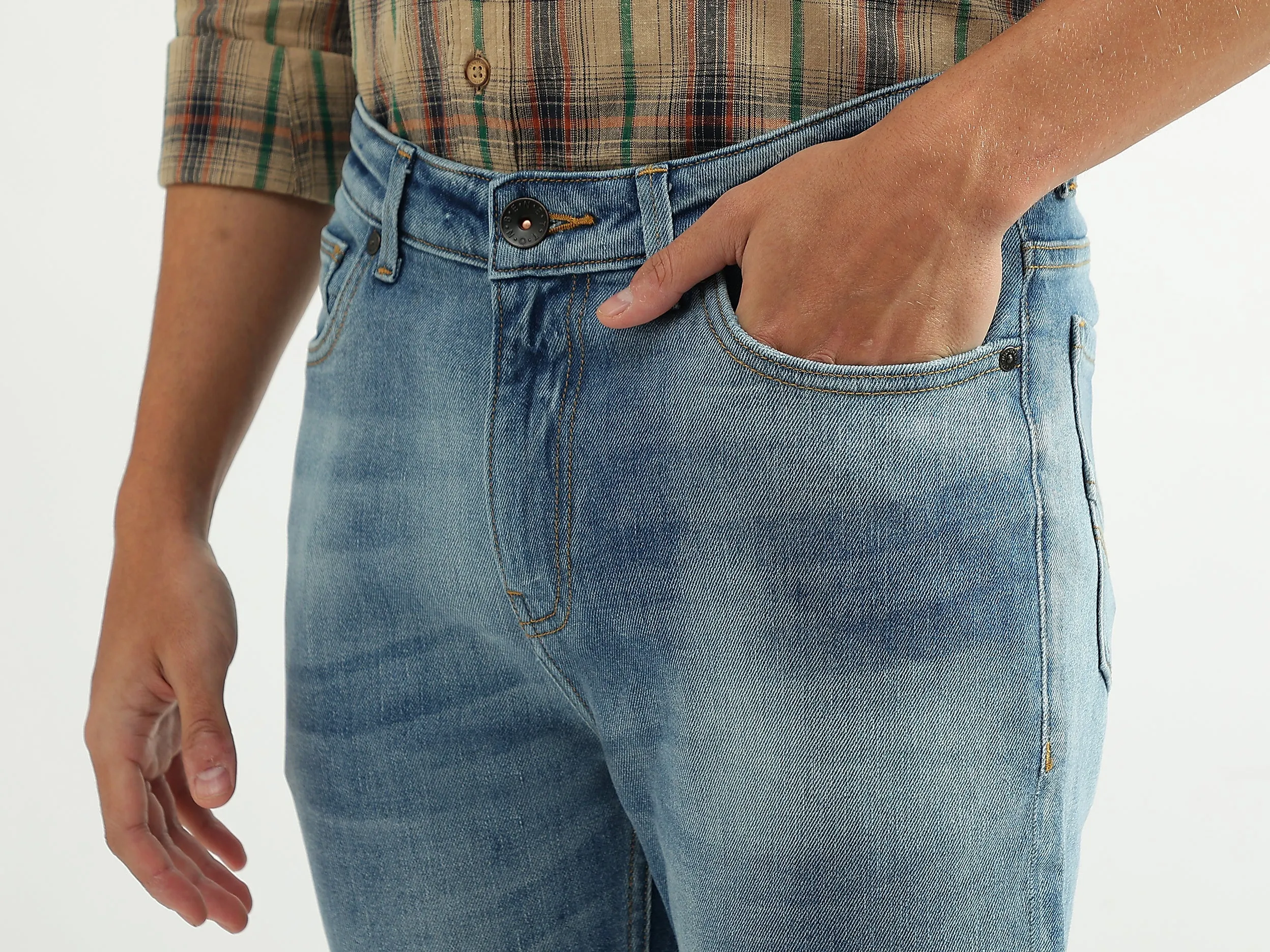 Men Solid Carrot Fit Jeans