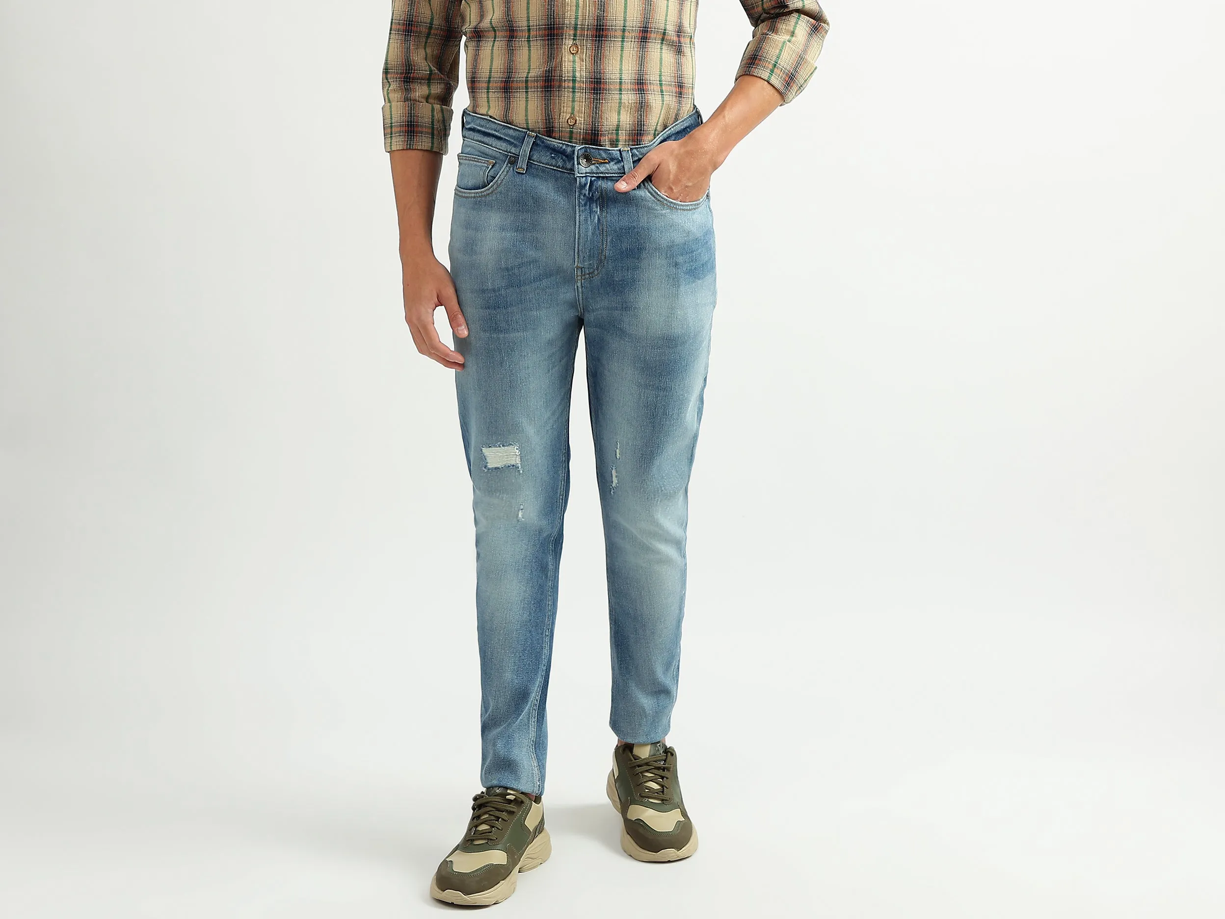 Men Solid Carrot Fit Jeans