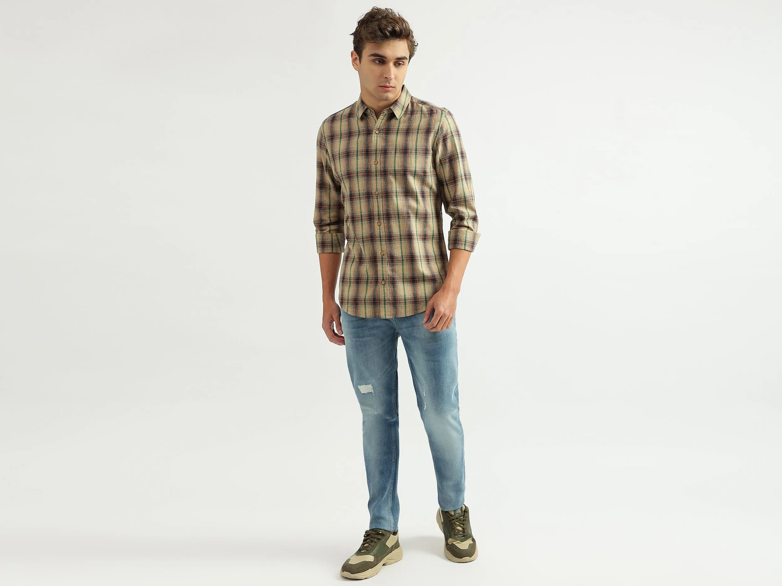 Men Solid Carrot Fit Jeans