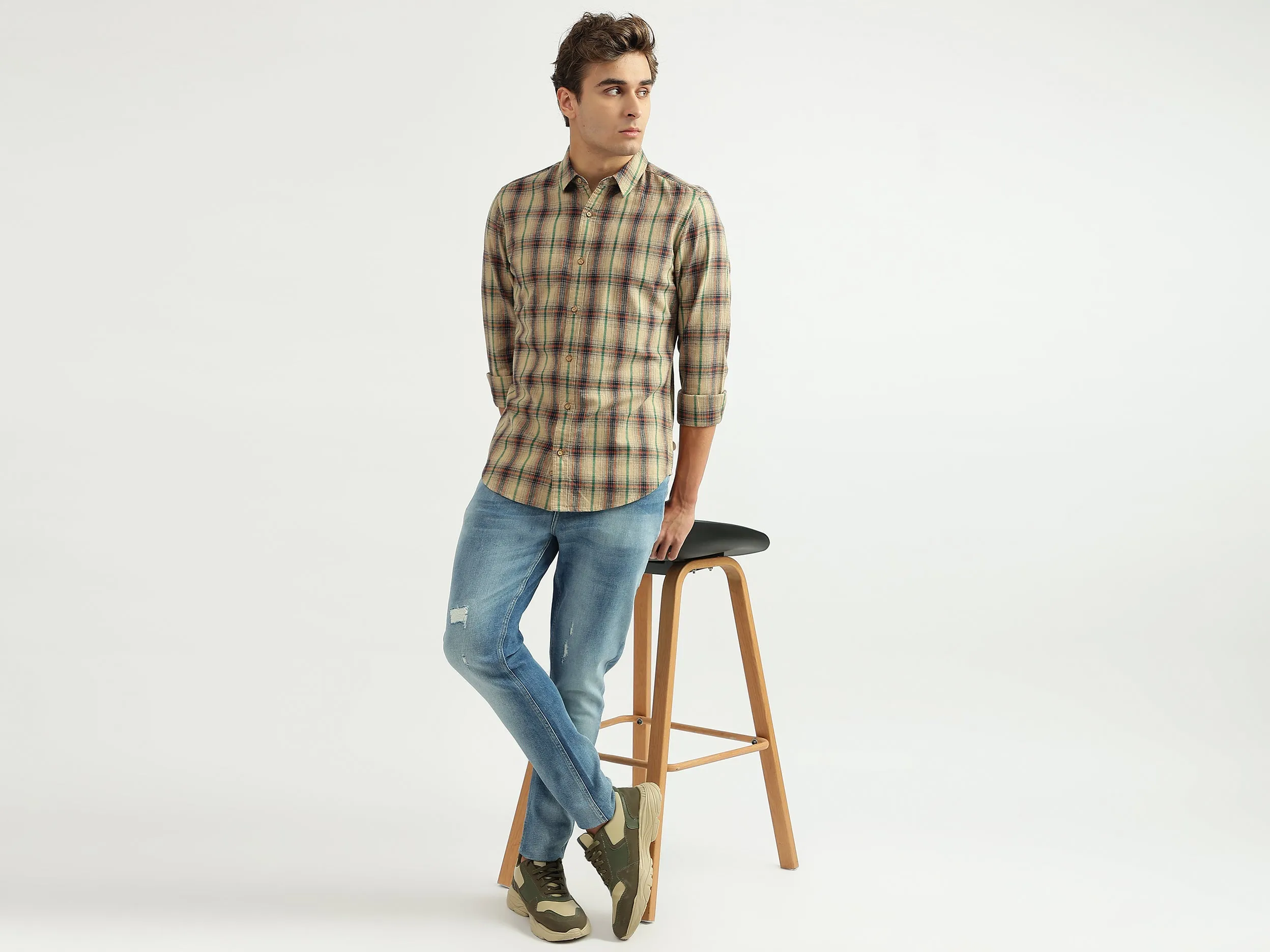 Men Solid Carrot Fit Jeans