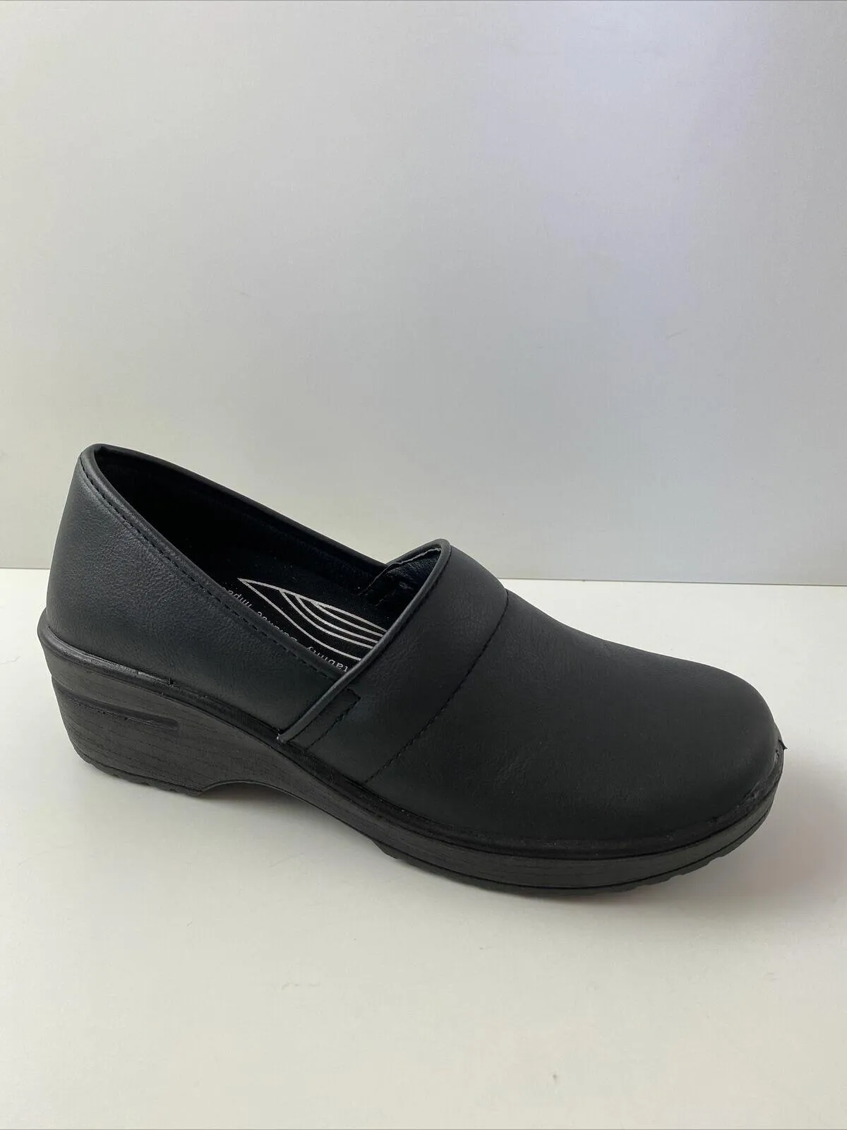 NWB EasyWorks by Easy Street LYNDEE Black Leather PROFESSIONAL Clogs Women’s 9 M