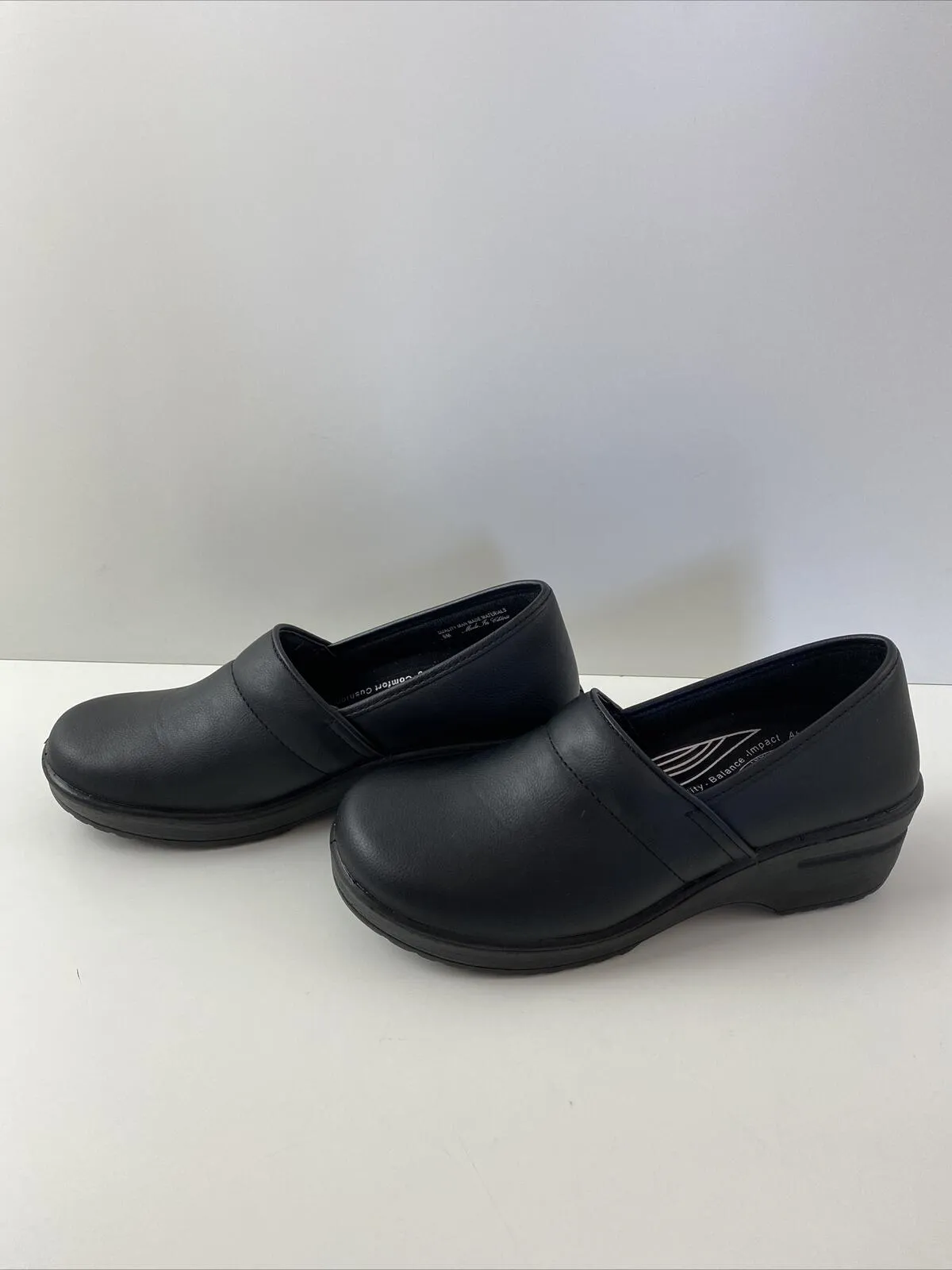 NWB EasyWorks by Easy Street LYNDEE Black Leather PROFESSIONAL Clogs Women’s 9 M