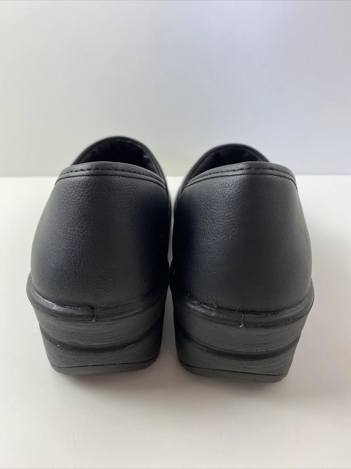 NWB EasyWorks by Easy Street LYNDEE Black Leather PROFESSIONAL Clogs Women’s 9 M