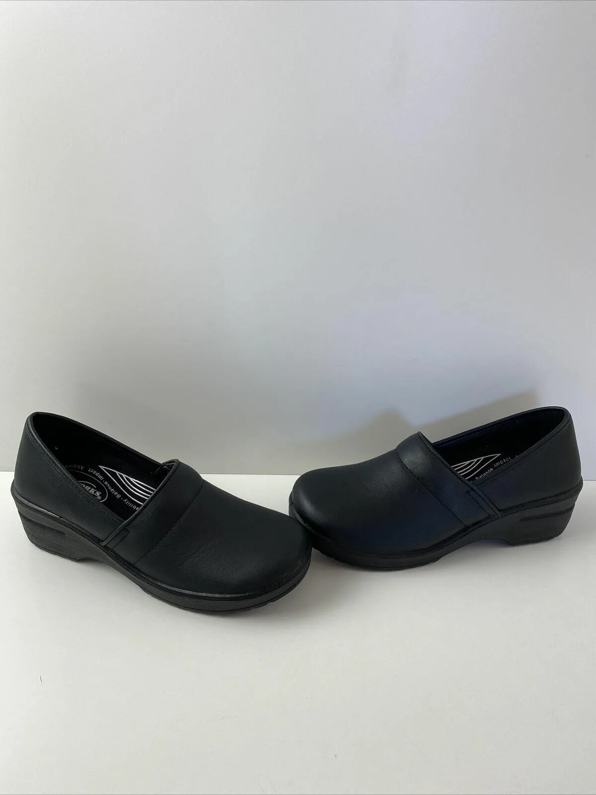 NWB EasyWorks by Easy Street LYNDEE Black Leather PROFESSIONAL Clogs Women’s 9 M