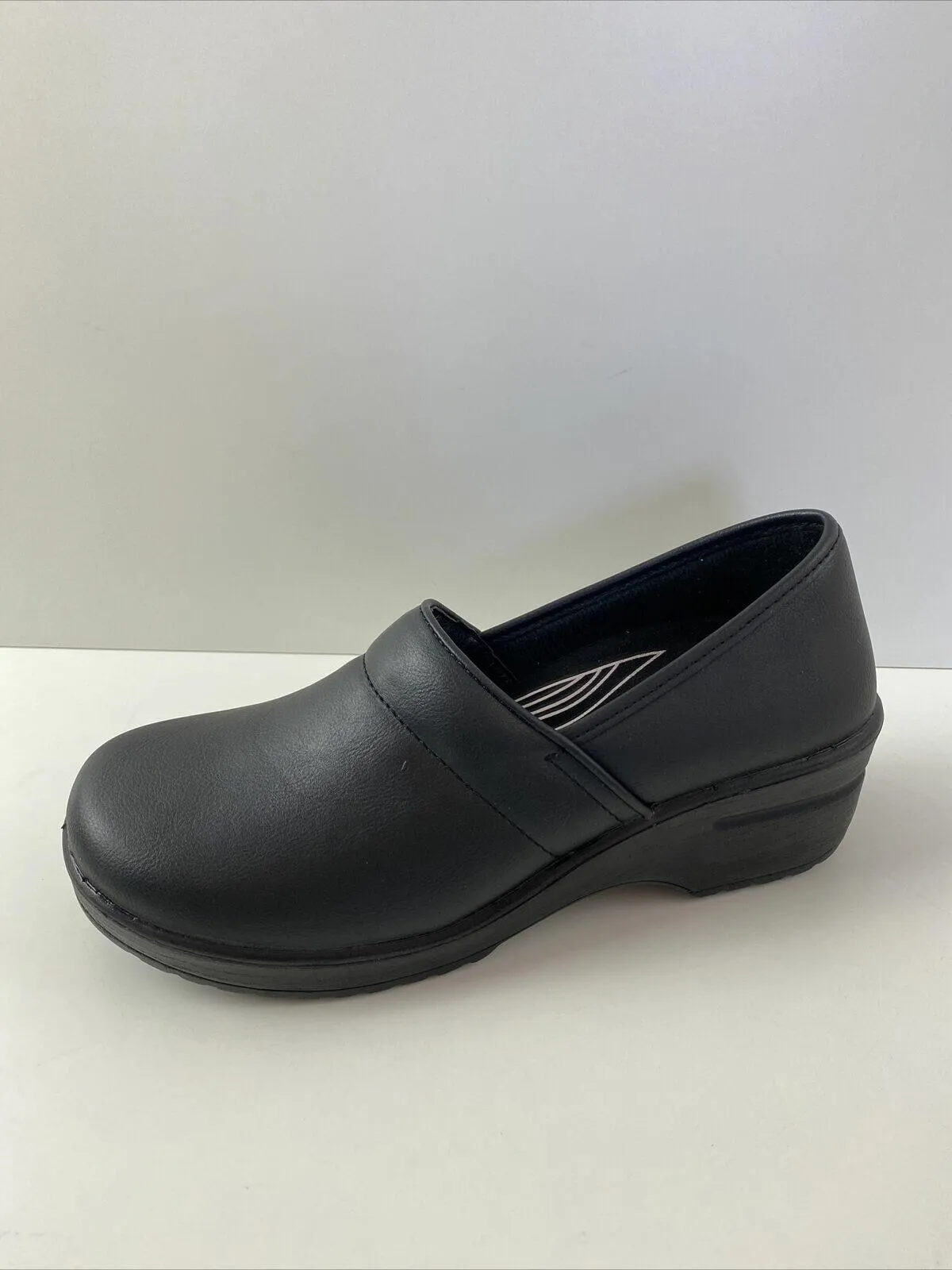 NWB EasyWorks by Easy Street LYNDEE Black Leather PROFESSIONAL Clogs Women’s 9 M