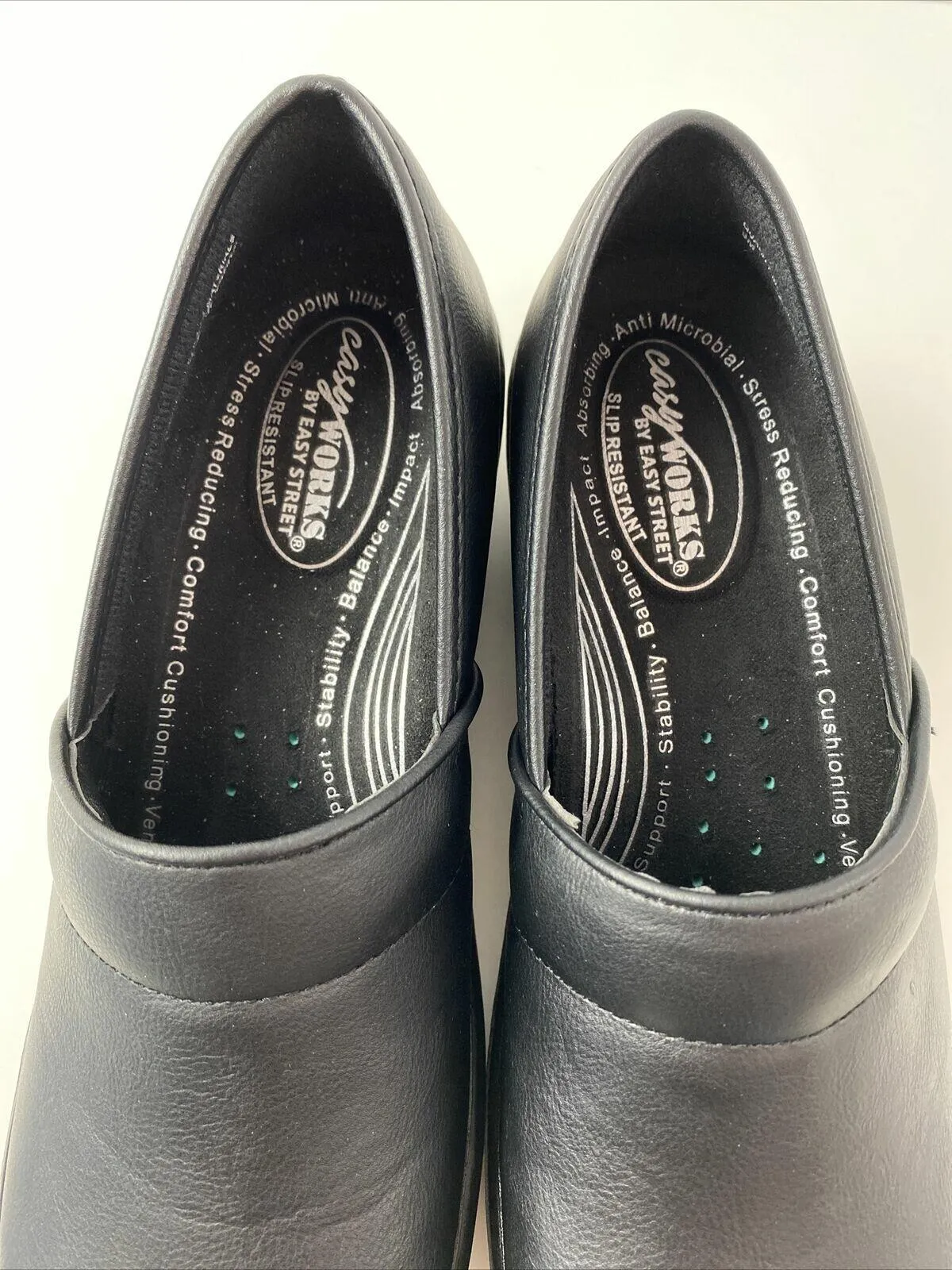 NWB EasyWorks by Easy Street LYNDEE Black Leather PROFESSIONAL Clogs Women’s 9 M