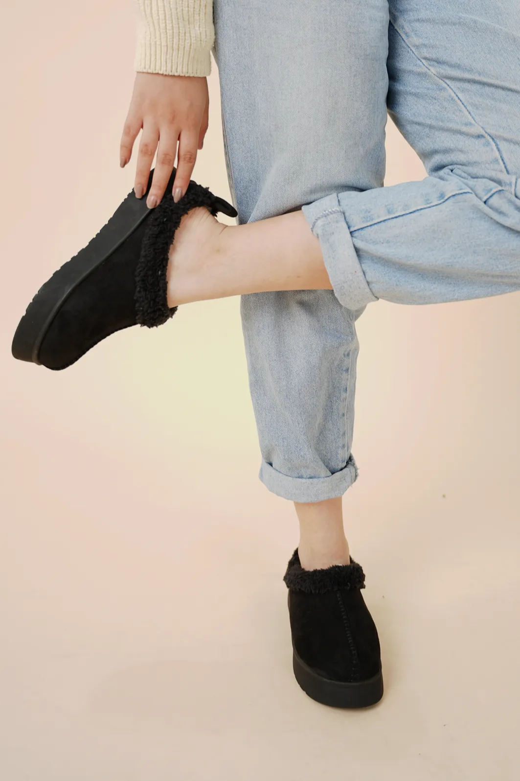 Warm Winter Clogs with Adjustable Straps - Black