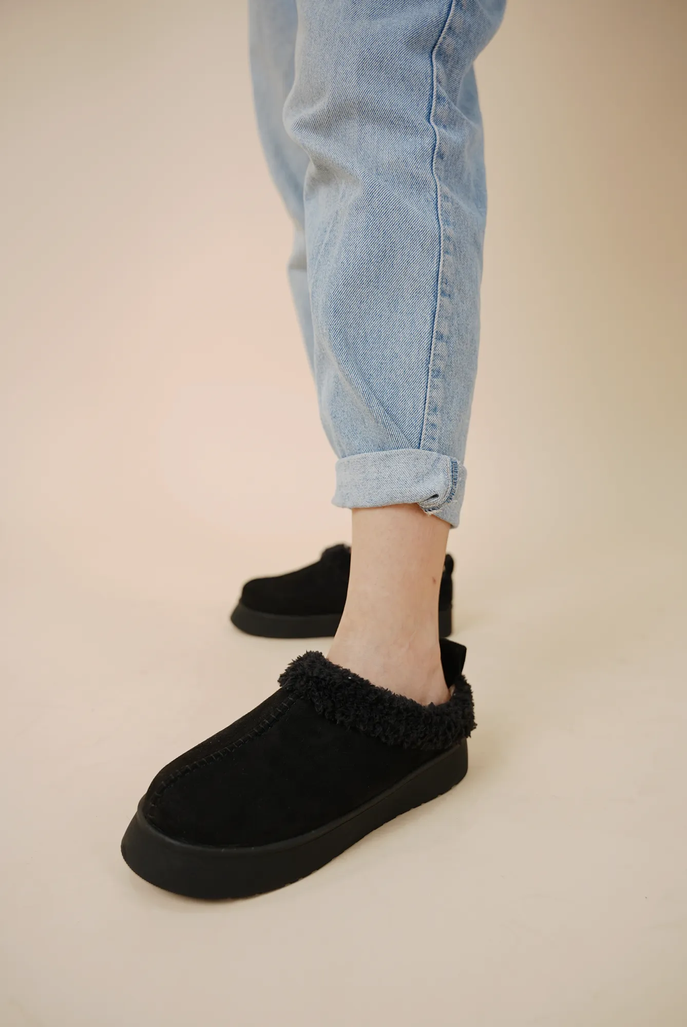 Warm Winter Clogs with Adjustable Straps - Black
