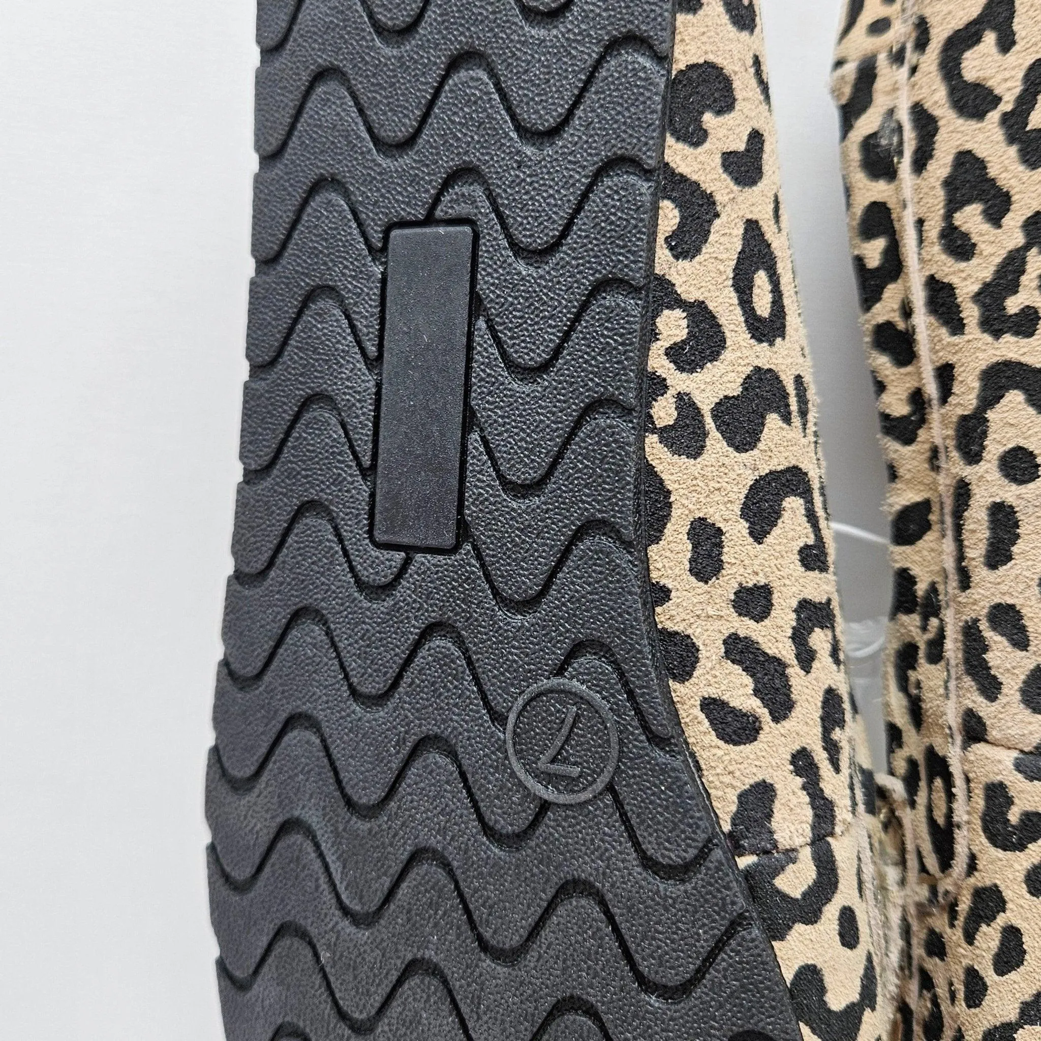 Women's Leopard Print Suede Moccasins with Faux Fur Lining